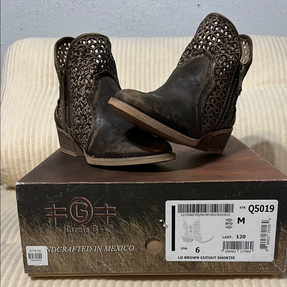 NIB Circle G Brown Ankle Cutout Shortie with Western Flair